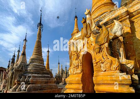 Birmania, Myanmar, Stato di Shan, Lago Inle, Sankar, Monastero di Tharkhaung Foto Stock