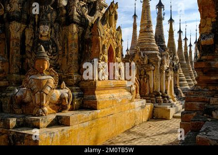 Birmania, Myanmar, Stato di Shan, Lago Inle, Sankar, Monastero di Tharkhaung Foto Stock