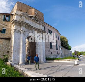 Italia, Umbria, Amelia, porta della città Foto Stock