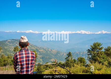 Nepal, zona di Bagmati, Nagarkot, Nepalese di fronte alla catena himalayana Foto Stock