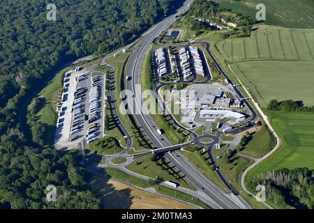 Francia, Doubs, Villars sous Ecott, A36, zona Ecott, stazione di servizio, parcheggio per camion Foto Stock