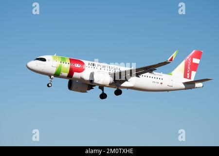 Aeroporto di Lisbona, Lisbona, Portogallo 25 luglio 2022, aereo della compagnia AEREA TAP Air Portugal Airbus A320-251N Foto Stock