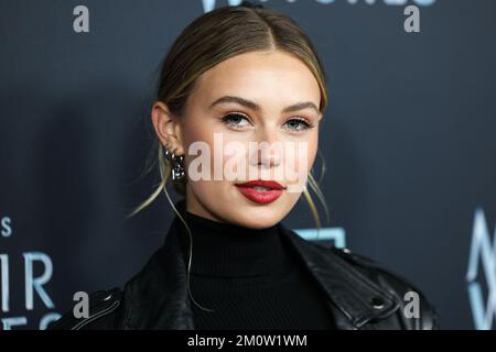 Hollywood, Stati Uniti. 07th Dec, 2022. HOLLYWOOD, LOS ANGELES, CALIFORNIA, USA - 07 DICEMBRE: Elizabeth Jamrozy arriva alla Los Angeles Premiere di AMC Networks 'Anne Rice's Mayfair Witches' che si tiene presso l'Harmony Gold Theater il 7 dicembre 2022 a Hollywood, Los Angeles, California, Stati Uniti. (Foto di Xavier Collin/Image Press Agency) Credit: Image Press Agency/Alamy Live News Foto Stock