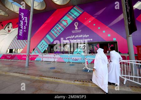 Una panoramica generale del principale centro di biglietteria della Coppa del mondo FIFA 2022 presso il Doha Exhibition & Convention Center di Doha, Qatar. Data immagine: Giovedì 8 dicembre 2022. Foto Stock