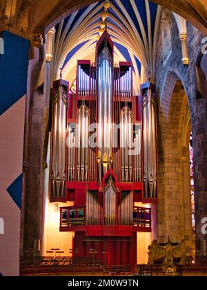 Le lucenti e in gran parte latta tubi dell'organo nella Cattedrale di St Giles sul Royal Mile nella città vecchia di Edimburgo, Scozia, Regno Unito. L'organo a tubo è stato completato Foto Stock