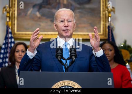 Il Presidente DEGLI STATI UNITI Joe Biden annuncia uno scambio di prigionieri con la Russia dalla Sala Roosevelt della Casa Bianca a Washington, DC, USA, 08 dicembre 2022. Gli Stati Uniti scambieranno il commerciante di armi russo Viiktor Bout con la Russia per rilasciare il giocatore di basket americano professionista Brittney Griner. Foto Stock