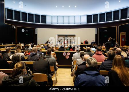 L'immagine mostra la sessione di costituzione della giuria al processo di assise Frederic Lepoint dinanzi alla Corte delle Assise della Provincia di Hainaut a Mons, giovedì 08 dicembre 2022. Lepoint è accusato dell'omicidio di sua moglie Aline Thirion nel 2014. BELGA FOTO KURT DESPLENTER Foto Stock