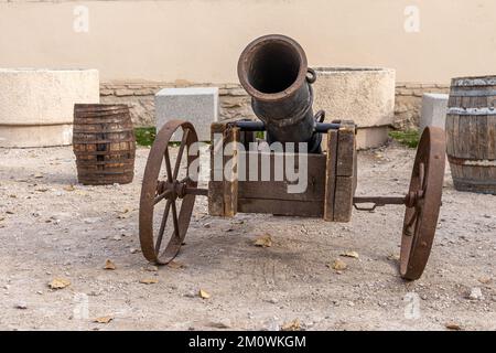 primo piano vista frontale di un cannone militare utilizzato nei secoli 16th ° e 17th °. All'aperto fotografia scattata nella ricreazione di un campo militare del XVI Foto Stock