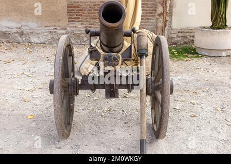 primo piano vista frontale di un cannone militare utilizzato nei secoli 16th ° e 17th °. All'aperto fotografia scattata nella ricreazione di un campo militare del XVI Foto Stock