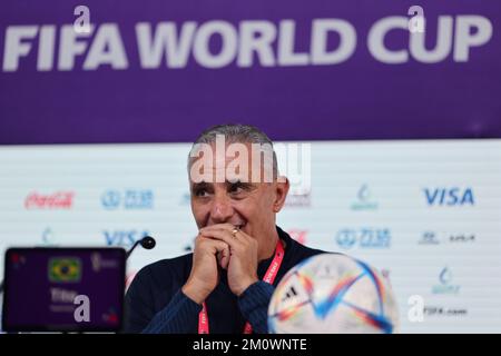 8th dicembre 2022; Qatar National Convention Centre, Gharafat al Rayyan, Doha, Qatar; conferenza stampa del Brasile prima della loro finale contro la Croazia: Coach Tite of Brasil Foto Stock