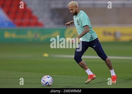 8th dicembre 2022: Stadio Grand Hamad, Doha, Qatar; Coppa del mondo FIFA, Brasile, allenamento prima della loro partita di quarto di finale contro la Croazia il 9th dicembre; Neymar Foto Stock