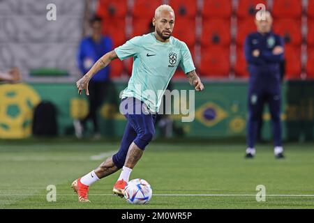 8th dicembre 2022: Stadio Grand Hamad, Doha, Qatar; Coppa del mondo FIFA, Brasile, allenamento prima della loro partita di quarto di finale contro la Croazia il 9th dicembre; Neymar Foto Stock