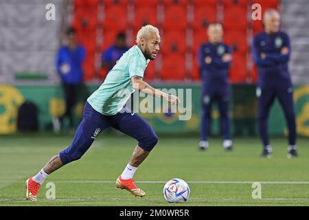 8th dicembre 2022: Stadio Grand Hamad, Doha, Qatar; Coppa del mondo FIFA, Brasile, allenamento prima della loro partita di quarto di finale contro la Croazia il 9th dicembre; Neymar Foto Stock