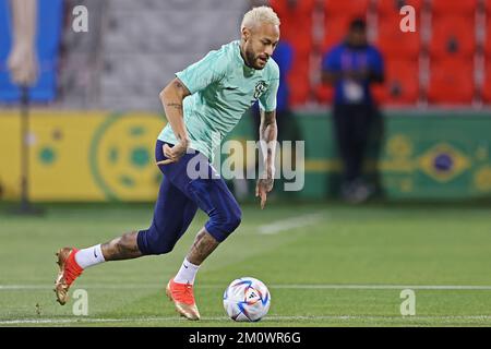 8th dicembre 2022: Stadio Grand Hamad, Doha, Qatar; Coppa del mondo FIFA, Brasile, allenamento prima della loro partita di quarto di finale contro la Croazia il 9th dicembre; Neymar Foto Stock