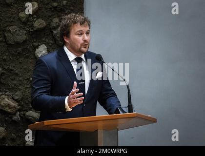 L'AIA, Paesi Bassi, 08/12/2022, L'AIA - Romke de Jong (D66) nel corso di un dibattito di due minuti alla Camera dei rappresentanti sull'accordo amministrativo sulla lingua e la cultura frisone. ANP REMKO DE WAAL olanda fuori - belgio fuori Foto Stock