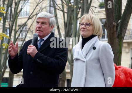 Manifestazione nationale des centres équestres sur l'Esplanade des invalides contre la décision européenne d'augmentation de la TVA à 20% Foto Stock