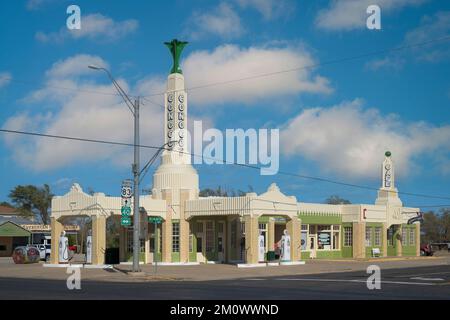 Conoco Tower Station e U Drop Inn negli Stati Uniti Route 66 a Shamrock, Texas Foto Stock