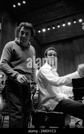 André Watts, pianista classico americano, prova con la New York Philharmonic Orchestra sotto la direzione di Zubin Mehta, presso la Avery Fisher Hall di New York. Foto Stock