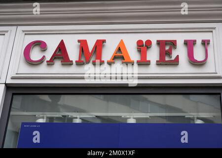 Chiuso negozio del marchio Camaieu a Parigi, in Francia, il 8 dicembre 2022. Il marchio pronto all'uso Celio acquista il marchio Camaieu per 1,8 milioni di euro all'asta. Il marchio francese Camaieu è stato liquidato alla fine di settembre, lasciando circa 2.100 dipendenti disoccupati. I rappresentanti dei dipendenti del marchio GO SPORT sono preoccupati per il futuro del marchio, di proprietà di Financière immobilière bordelaise, ex azionista di Camaieu, dopo la partenza del direttore generale. Foto di Pierrick Villette/ABACAPRESS.COM Foto Stock