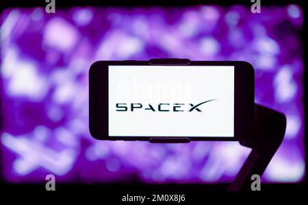 India. 08th Dec, 2022. In questa foto, il logo di Elon musk Space Exploration Technologies Corp SpaceX è visualizzato sullo schermo di un telefono cellulare. (Foto di Idrees Abbas/SOPA Images/Sipa USA) Credit: Sipa USA/Alamy Live News Foto Stock