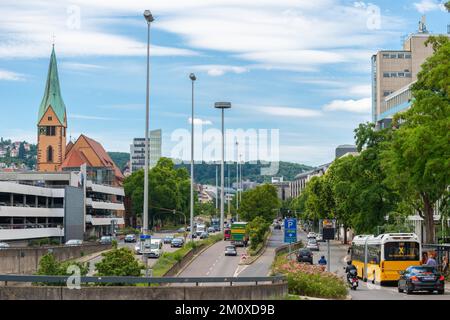 Konrad-Adenauer-Strasse, Bundesstraße 14, asse principale del traffico, Stoccarda, centro, Traffico auto, Leonhardskirche, parcheggio multipiano, fondovalle, tr Foto Stock