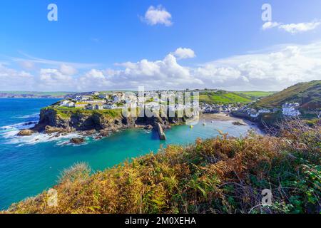 Vista del villaggio, porto e baia a Port Isaac, Cornovaglia, Inghilterra, Regno Unito Foto Stock