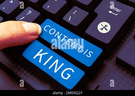 Il contenuto che mostra il segno è Re. Vetrina aziendale il contenuto è il cuore delle strategie di marketing di oggi Foto Stock