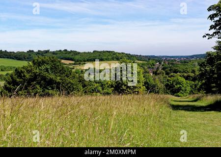 Vista del paesaggio del Wycombe occidentale da Dashwood Mausoleum Hill - West Wycombe Hill, West Wycombe, Buckinghamshire, Regno Unito Foto Stock