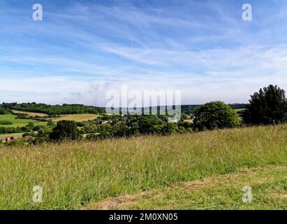 Vista del paesaggio del Wycombe occidentale da Dashwood Mausoleum Hill - West Wycombe Hill, West Wycombe, Buckinghamshire, Regno Unito Foto Stock