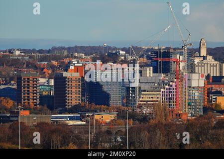 Costruzione di 3 sviluppi nel centro di Leeds - 'The Junction', 'Latitude Purple' & Springwell Gardens, che sono condomini residenziali Foto Stock