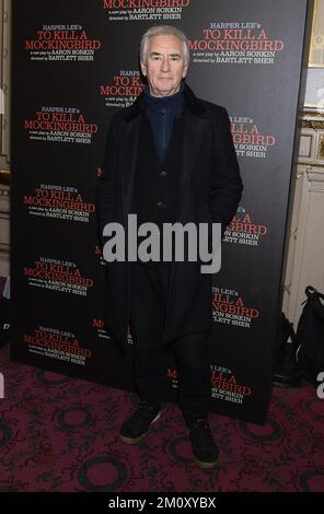 Denis Lawson partecipa a un'esibizione di To Kill A Mockingbird al Gielgud Theatre di Londra, dove Matthew Modine ha assunto il ruolo di Atticus Finch. Data immagine: Giovedì 8 dicembre 2022. Foto Stock