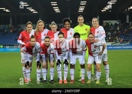 Pölten, Austria, 08/12/2022, Slavuia Praha linea di partenza per la partita di gruppo UEFA Womens Champions Legaue SKN St Ponten vs Slavia Praha a NV Arena St Ponten (Tom Seiss/ SPP) Credit: SPP Sport Press Photo. /Alamy Live News Foto Stock