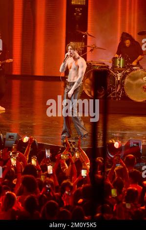 Milano, Italia. 08th Dec, 2022. Milano, finale di X-Factor al Forum di Assago - Rkomi Credit: Independent Photo Agency/Alamy Live News Foto Stock