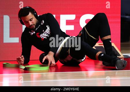 Belgrado, Serbia, 2nd dicembre 2022. Kyle Weems di Virtus Segafredo Bologna si scalda durante la partita Eurolega della Turkish Airlines del 2022/2023 tra Crvena Zvezda MTS Belgrado e Virtus Segafredo Bologna ad Aleksandar Nikolic a Belgrado, in Serbia. Dicembre 2, 2022. Credito: Nikola Krstic/Alamy Foto Stock