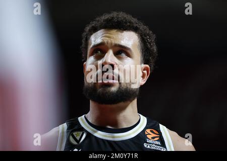 Belgrado, Serbia, 2nd dicembre 2022. Kyle Weems di Virtus Segafredo Bologna reagisce durante la partita Eurolega della Turkish Airlines del 2022/2023 tra Crvena Zvezda MTS Belgrado e Virtus Segafredo Bologna ad Aleksandar Nikolic a Belgrado, in Serbia. Dicembre 2, 2022. Credito: Nikola Krstic/Alamy Foto Stock