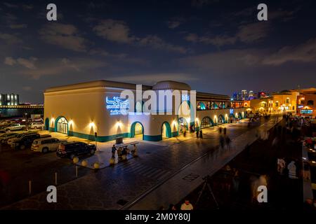 Il vecchio porto di Doha è stato risviluppato nel quartiere di Mina, Box Park, Qatar Foto Stock