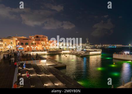 Il vecchio porto di Doha è stato risviluppato nel quartiere di Mina, Box Park, Qatar Foto Stock