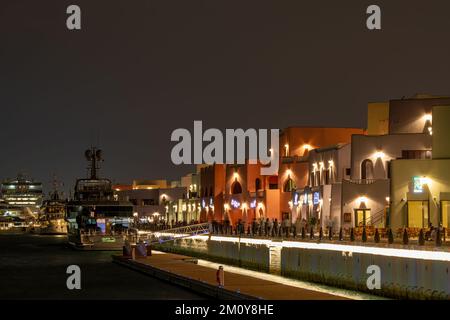 Il vecchio porto di Doha è stato risviluppato nel quartiere di Mina, Box Park, Qatar Foto Stock