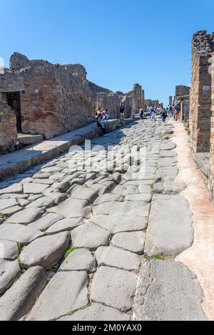 Via dell'Abbondanza (strada principale), Antica Città di Pompei, Pompei, Città Metropolitana di Napoli, Regione Campania, Italia Foto Stock