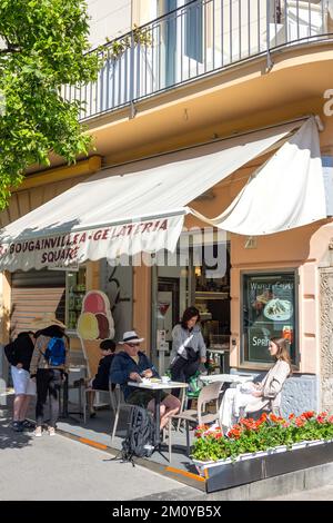 Caffè all'aperto, Piazza tasso, Sorrento (Surriento), Campania, Italia Foto Stock
