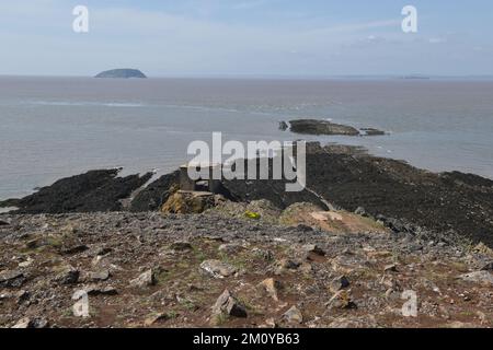 Ripida Holm Island nel canale di Bristol da Brean Down, Somerset, Inghilterra, Regno Unito Foto Stock