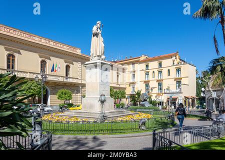 Statua di Sant'Antonino, Piazza Sant'Antonino, Sorrento (Surriento), Campania, Italia Foto Stock