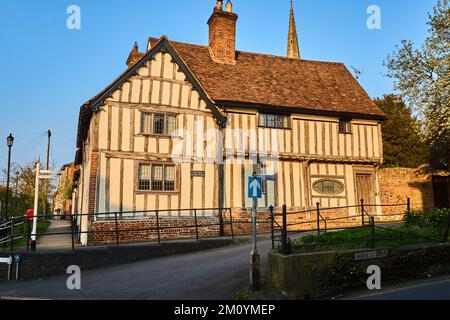 Edificio molto vecchio con travi in legno a Saffron Walden, Essex, Regno Unito Foto Stock