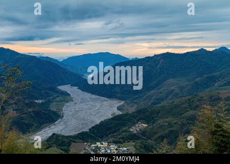 Vista ad alto angolo del paesaggio di campagna nella contea di Miaoli a Taiwan Foto Stock