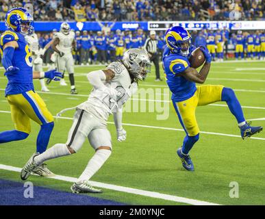 Inglewood, Stati Uniti. 08th Dec, 2022. Los Angeles Rams running back Cam Akers (3) ottiene il primo giù e i Rams segnerebbero il loro primo touchdown sulla prossima partita durante la seconda metà di una partita tra i Los Angeles Rams e i Las Vegas Raiders al SoFi Stadium di Inglewood CA, giovedì 8 dicembre, 2022. Foto di Mike Goulding/UPI Credit: UPI/Alamy Live News Foto Stock