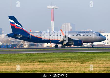 Aeroflot Airbus A320 con nuova registrazione in Russia per evitare sanzioni. Aeroflot Russian Airlines aereo RA-73169 durante le restrizioni. Foto Stock