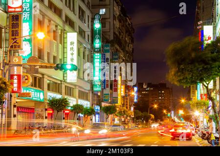 Taipei, 19 2010 SETTEMBRE - Vista notturna del paesaggio urbano del quartiere di Zhongzheng Foto Stock