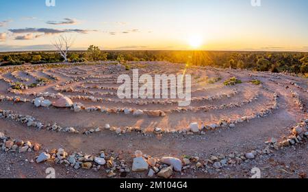 Tramonto a Nettleton's First Shaft Lookout vicino alla remota città mineraria opale di Lightning Ridge nell'Outback New South Wales, Australia Foto Stock