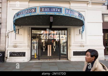 L'ingresso al Criterion Restaurant su Piccadilly Circus nel West End di Londra, Inghilterra, Regno Unito Foto Stock