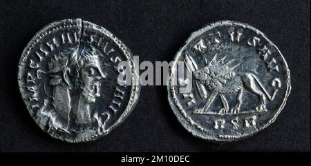 Denario romano d'argento di Carausius, moneta molto rara. Foto Stock